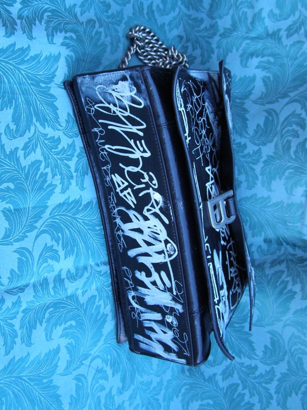 Balenciaga Agneau Arena Graffiti Medium Crush Chain Bag Black White - Picture 12 of 17